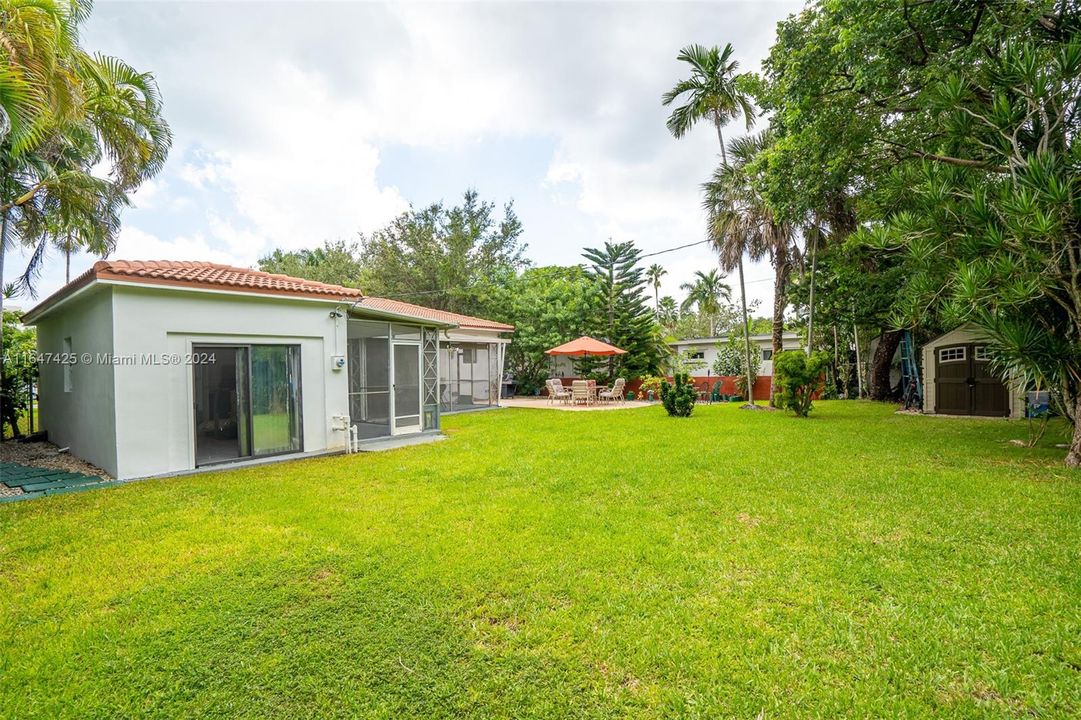 For Sale: $1,100,000 (3 beds, 2 baths, 1396 Square Feet)