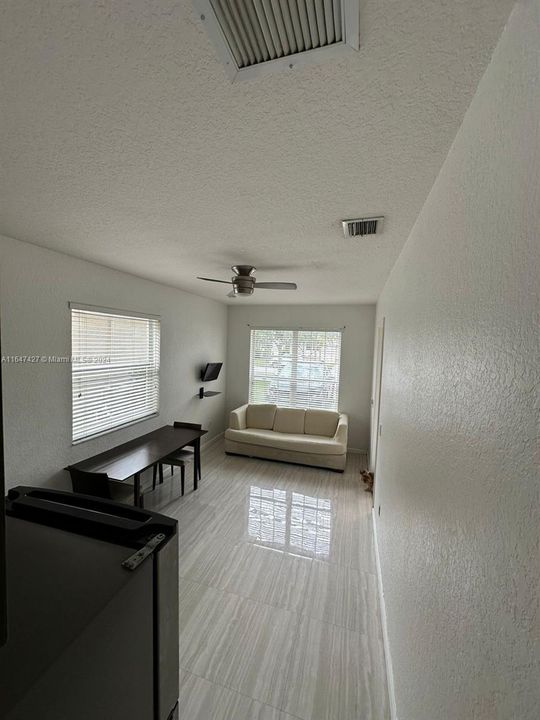 For Rent: $1,400 (1 beds, 1 baths, 3371 Square Feet)