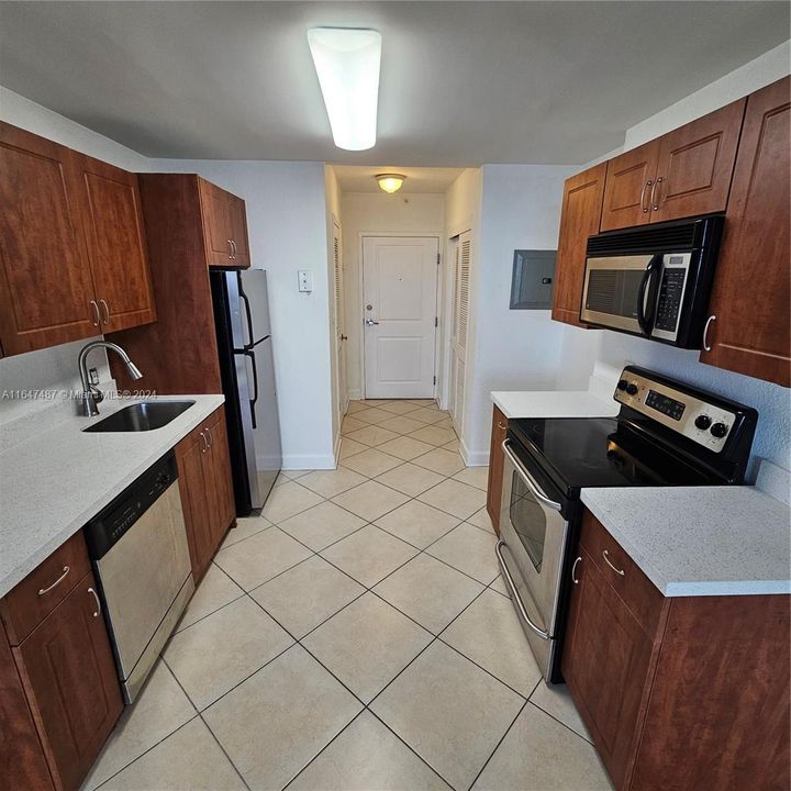 For Sale: $265,000 (0 beds, 1 baths, 594 Square Feet)