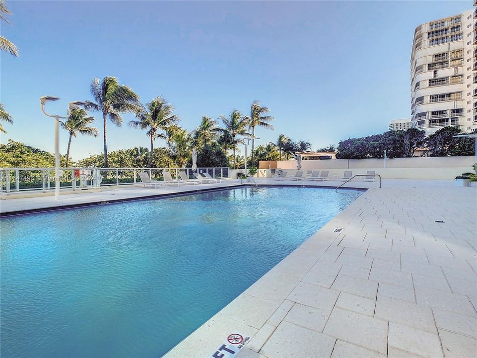 Recently Rented: $3,300 (1 beds, 1 baths, 993 Square Feet)