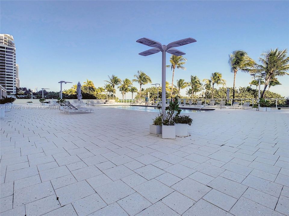 Recently Rented: $3,300 (1 beds, 1 baths, 993 Square Feet)