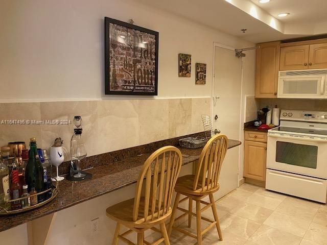 Recently Rented: $3,300 (1 beds, 1 baths, 993 Square Feet)