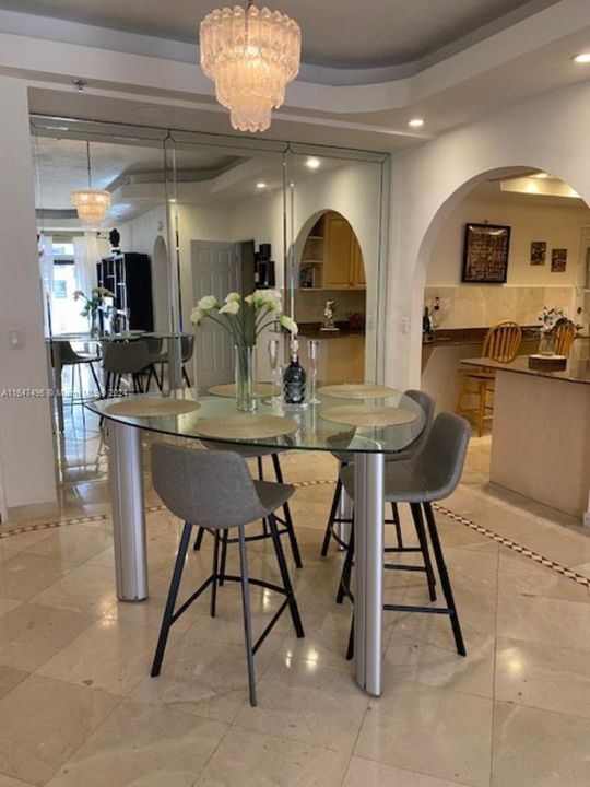 Recently Rented: $3,300 (1 beds, 1 baths, 993 Square Feet)