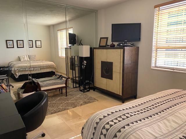 Recently Rented: $3,300 (1 beds, 1 baths, 993 Square Feet)