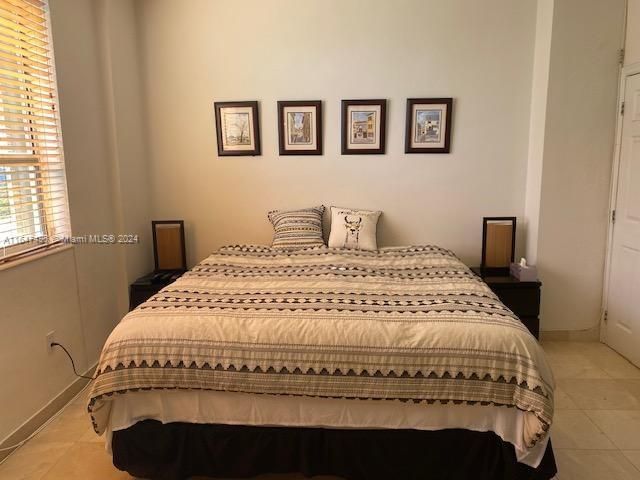 Recently Rented: $3,300 (1 beds, 1 baths, 993 Square Feet)