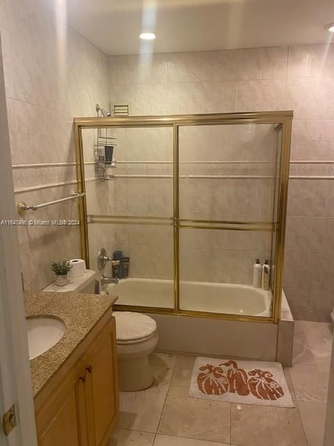 Recently Rented: $3,300 (1 beds, 1 baths, 993 Square Feet)