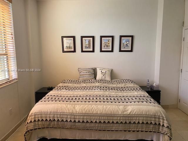 Recently Rented: $3,300 (1 beds, 1 baths, 993 Square Feet)