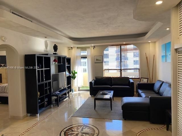 Recently Rented: $3,300 (1 beds, 1 baths, 993 Square Feet)