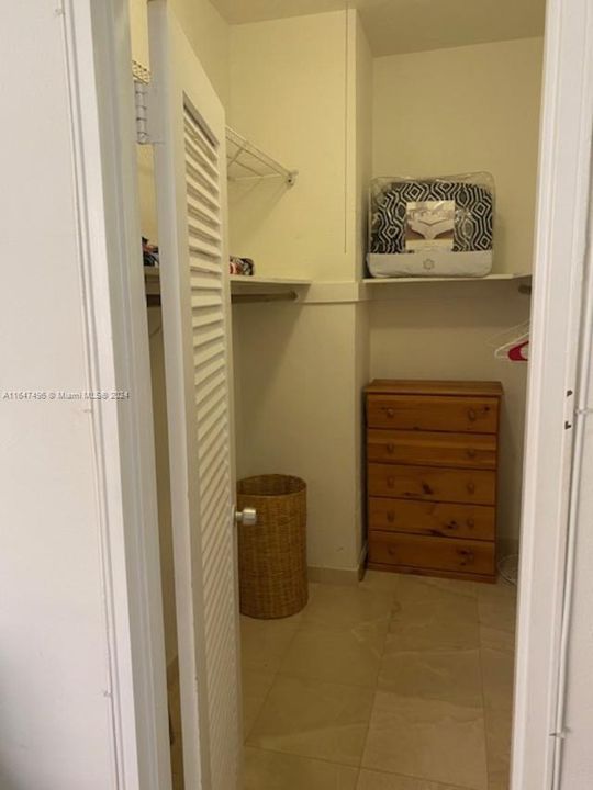 Recently Rented: $3,300 (1 beds, 1 baths, 993 Square Feet)