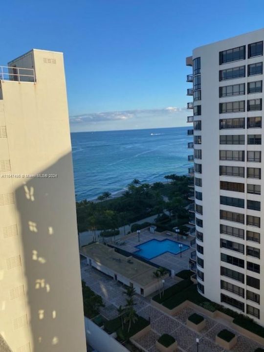 Recently Rented: $3,300 (1 beds, 1 baths, 993 Square Feet)