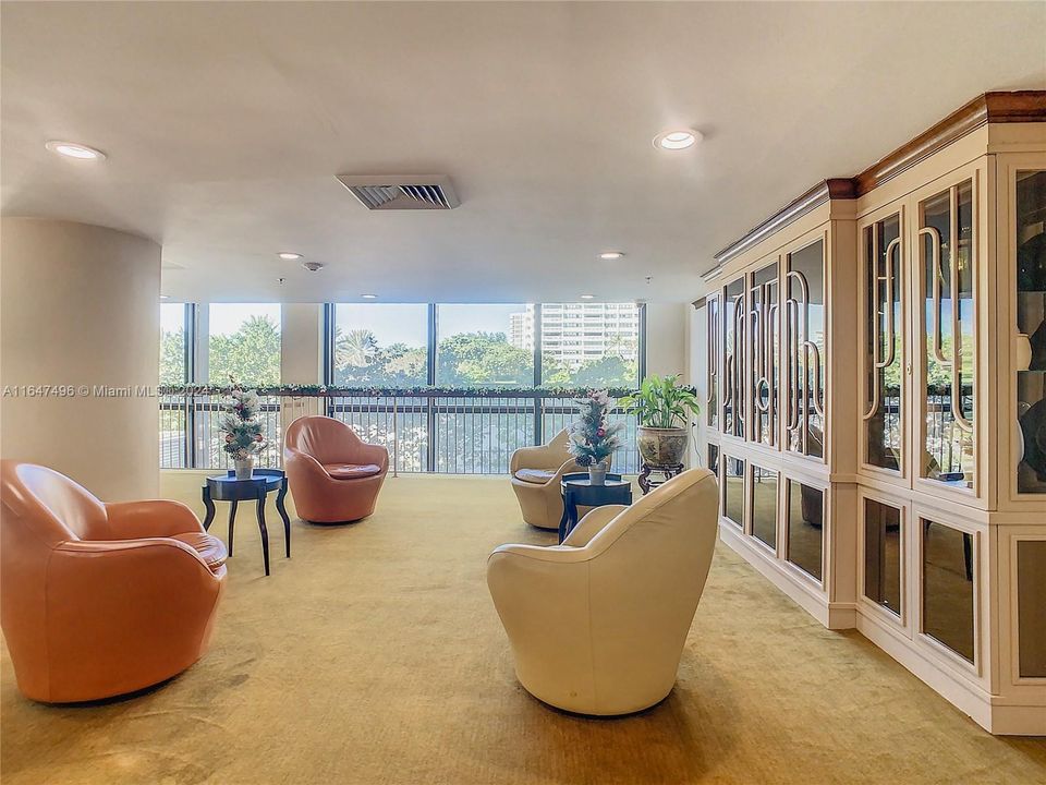 Recently Rented: $3,300 (1 beds, 1 baths, 993 Square Feet)