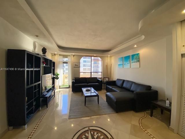 Recently Rented: $3,300 (1 beds, 1 baths, 993 Square Feet)