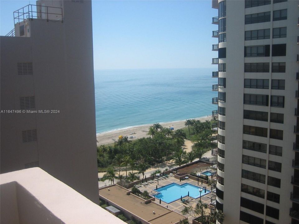 Recently Rented: $3,300 (1 beds, 1 baths, 993 Square Feet)