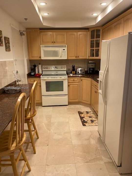 Recently Rented: $3,300 (1 beds, 1 baths, 993 Square Feet)