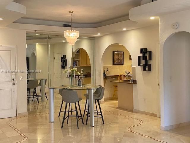 Recently Rented: $3,300 (1 beds, 1 baths, 993 Square Feet)