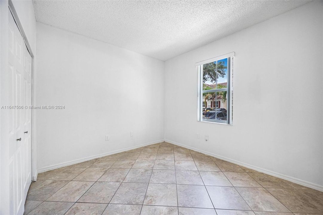 Active With Contract: $2,650 (3 beds, 2 baths, 1298 Square Feet)