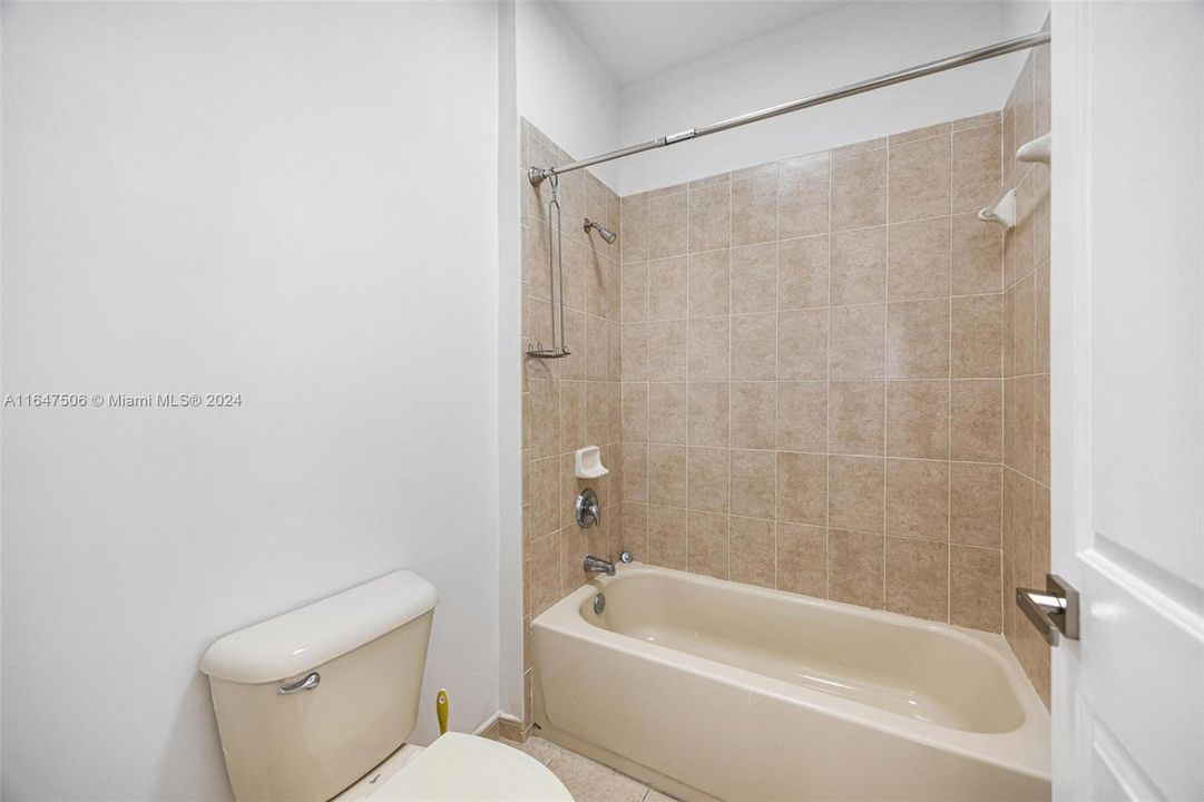 Active With Contract: $2,650 (3 beds, 2 baths, 1298 Square Feet)