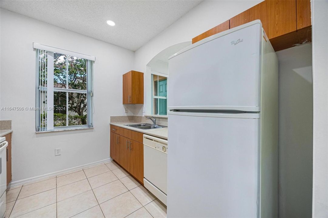 Active With Contract: $2,650 (3 beds, 2 baths, 1298 Square Feet)