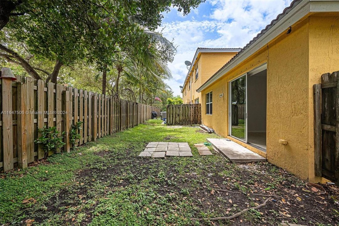 Active With Contract: $2,650 (3 beds, 2 baths, 1298 Square Feet)