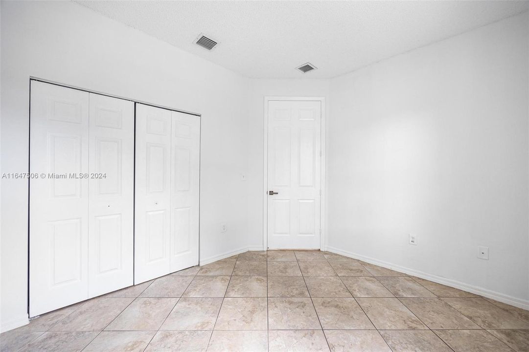 Active With Contract: $2,650 (3 beds, 2 baths, 1298 Square Feet)