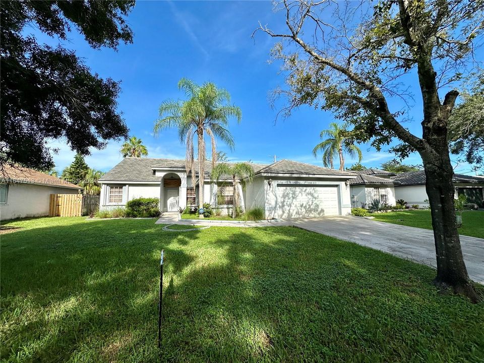 For Sale: $650,000 (4 beds, 2 baths, 1994 Square Feet)