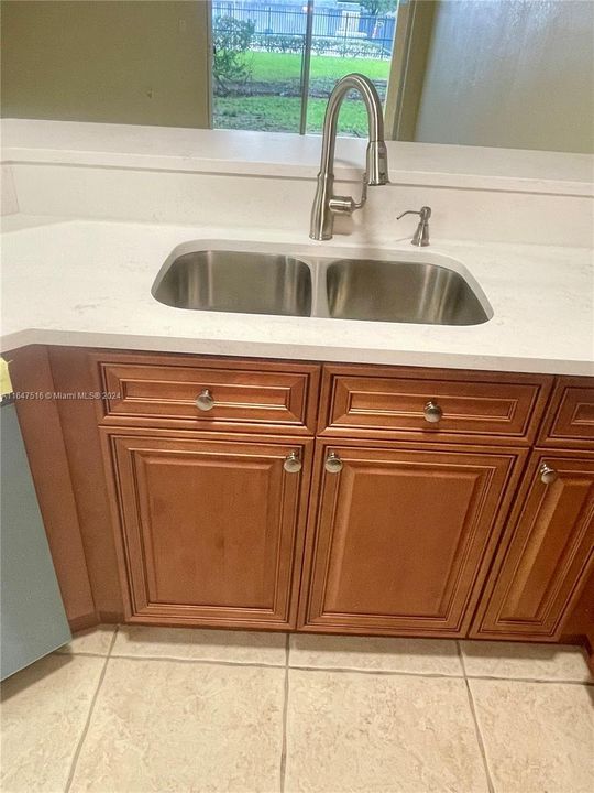 Recently Rented: $2,750 (3 beds, 2 baths, 1428 Square Feet)