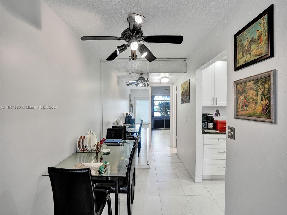 Active With Contract: $1,300 (1 beds, 1 baths, 585 Square Feet)