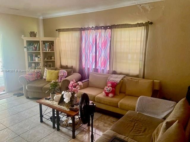 En Venta: $550,000 (2 camas, 2 baños, 1555 Pies cuadrados)