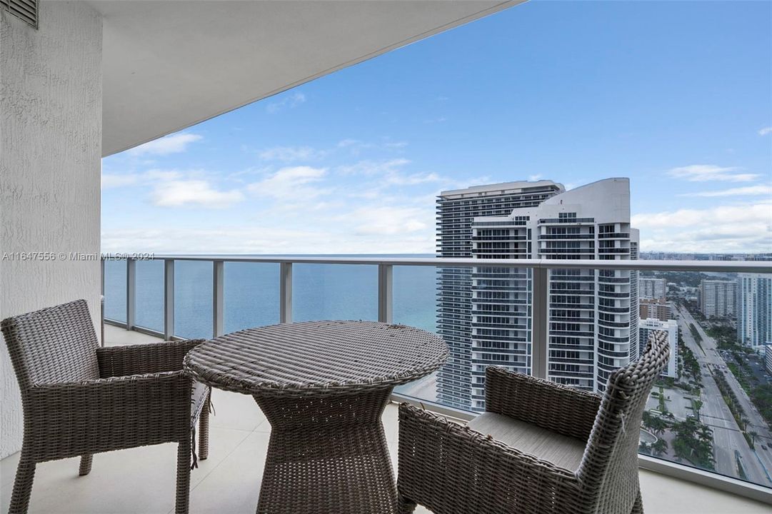 For Sale: $664,000 (1 beds, 1 baths, 841 Square Feet)