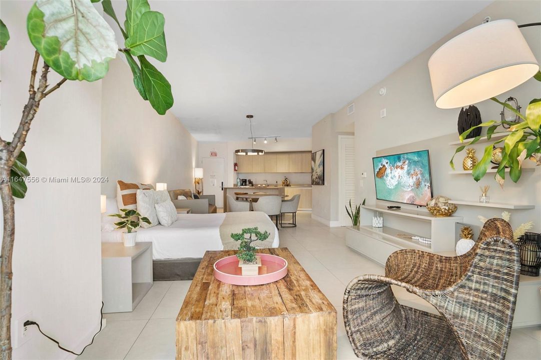 For Sale: $664,000 (1 beds, 1 baths, 841 Square Feet)