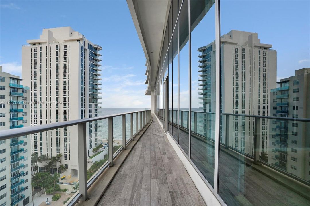 For Sale: $664,000 (1 beds, 1 baths, 841 Square Feet)