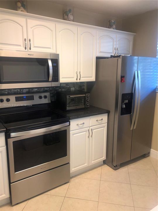 For Rent: $4,000 (2 beds, 2 baths, 1036 Square Feet)