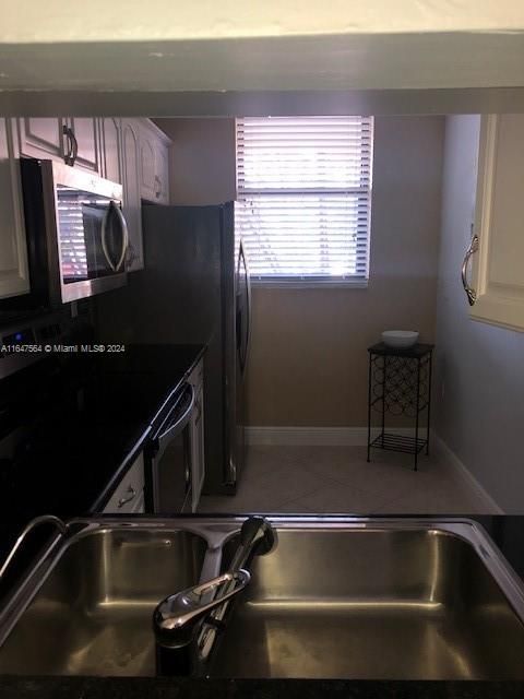 For Rent: $4,000 (2 beds, 2 baths, 1036 Square Feet)