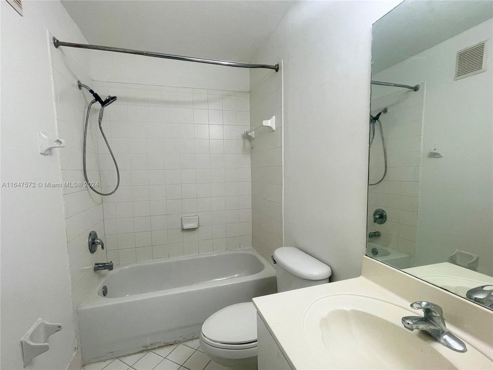 Active With Contract: $1,800 (2 beds, 2 baths, 815 Square Feet)