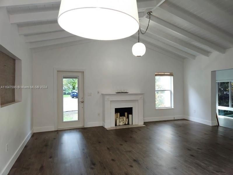 Active With Contract: $5,900 (2 beds, 2 baths, 1436 Square Feet)