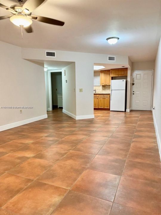 Active With Contract: $265,000 (1 beds, 1 baths, 810 Square Feet)