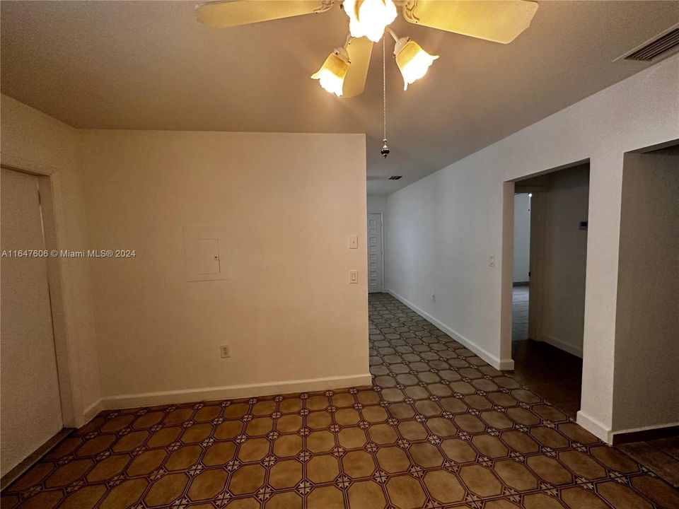 Recently Rented: $2,100 (2 beds, 1 baths, 900 Square Feet)