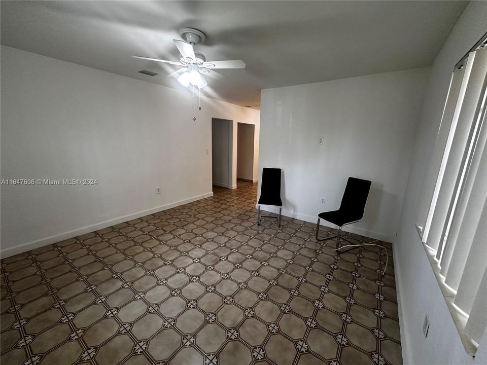 Recently Rented: $2,100 (2 beds, 1 baths, 900 Square Feet)