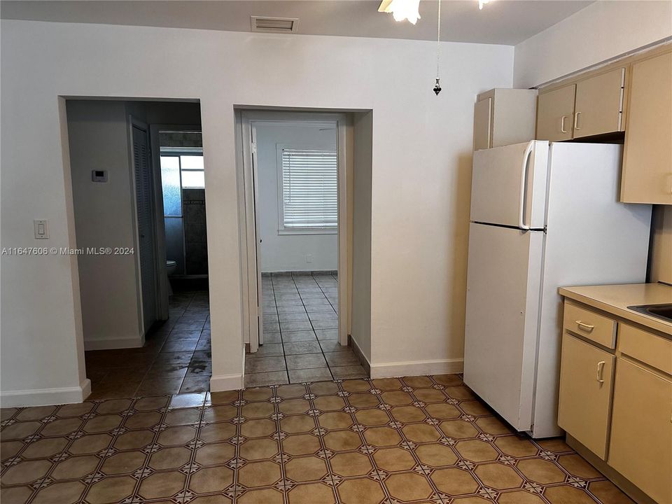 Recently Rented: $2,100 (2 beds, 1 baths, 900 Square Feet)