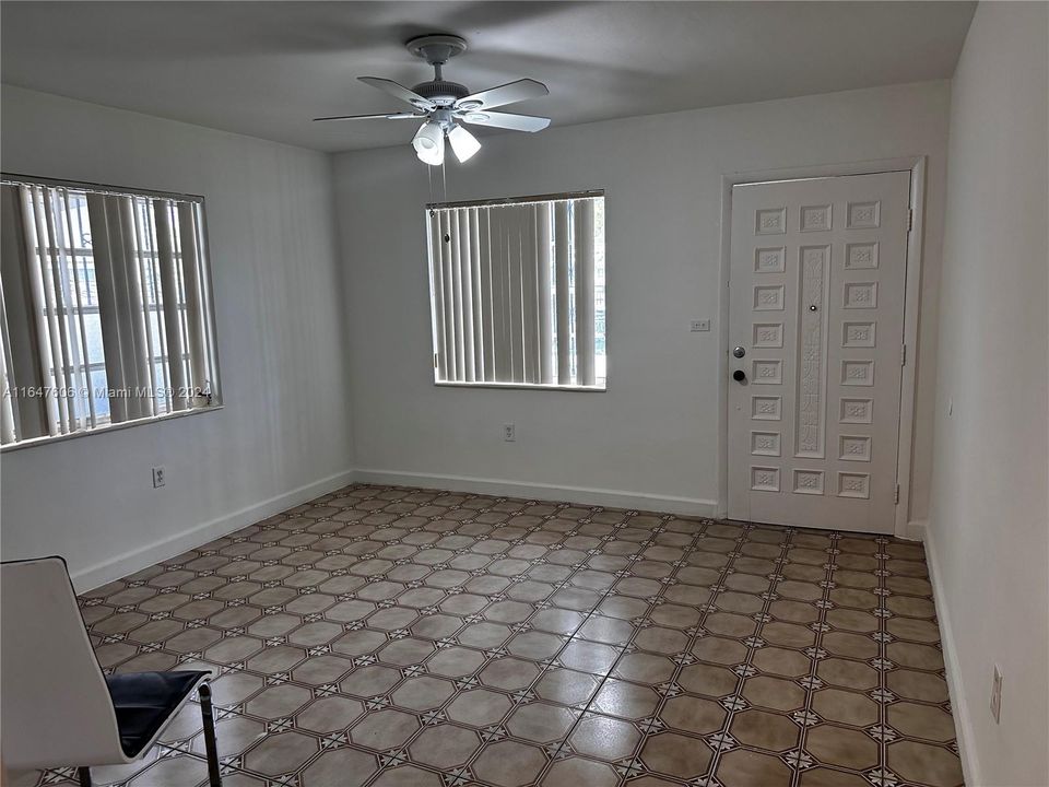 Recently Rented: $2,100 (2 beds, 1 baths, 900 Square Feet)