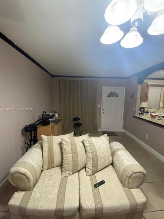 待售: $195,000 (1 贝兹, 1 浴室, 608 平方英尺)