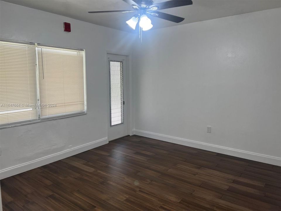 For Sale: $261,250 (2 beds, 2 baths, 750 Square Feet)