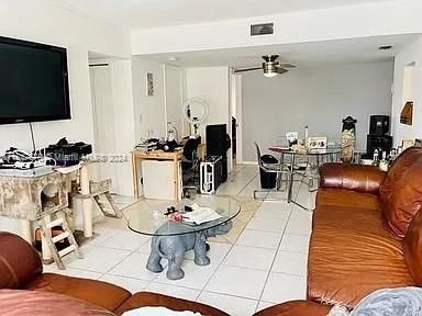 For Rent: $1,950 (3 beds, 2 baths, 1040 Square Feet)