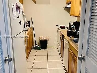 For Rent: $1,950 (3 beds, 2 baths, 1040 Square Feet)