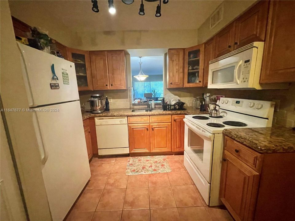 For Sale: $160,000 (1 beds, 1 baths, 950 Square Feet)