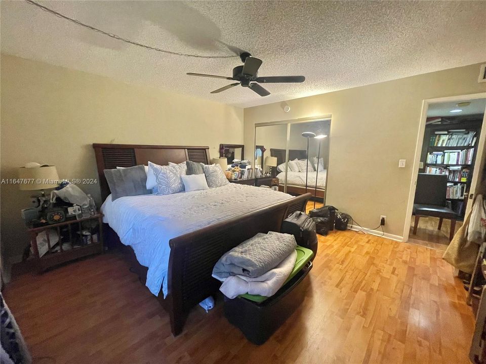 For Sale: $160,000 (1 beds, 1 baths, 950 Square Feet)