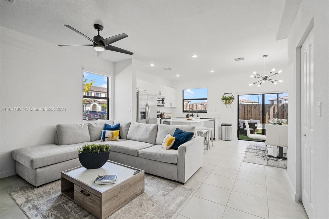 Active With Contract: $3,000 (3 beds, 3 baths, 1328 Square Feet)