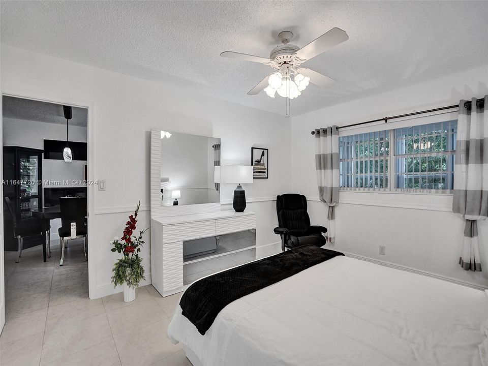 Active With Contract: $125,000 (1 beds, 1 baths, 684 Square Feet)