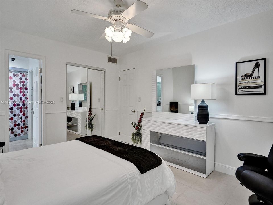 Active With Contract: $125,000 (1 beds, 1 baths, 684 Square Feet)