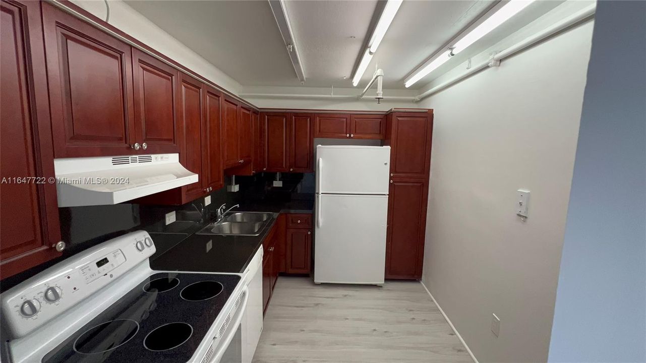 For Sale: $395,000 (2 beds, 2 baths, 1146 Square Feet)